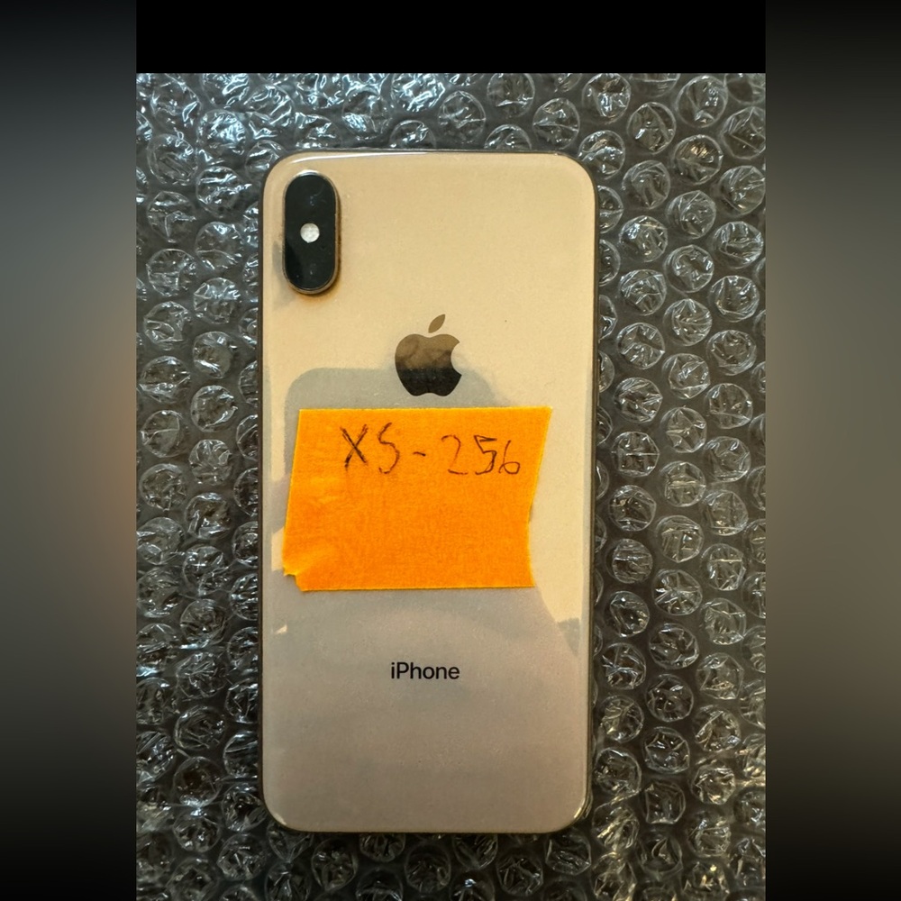 iPhone XS - 256 GB 
No damage